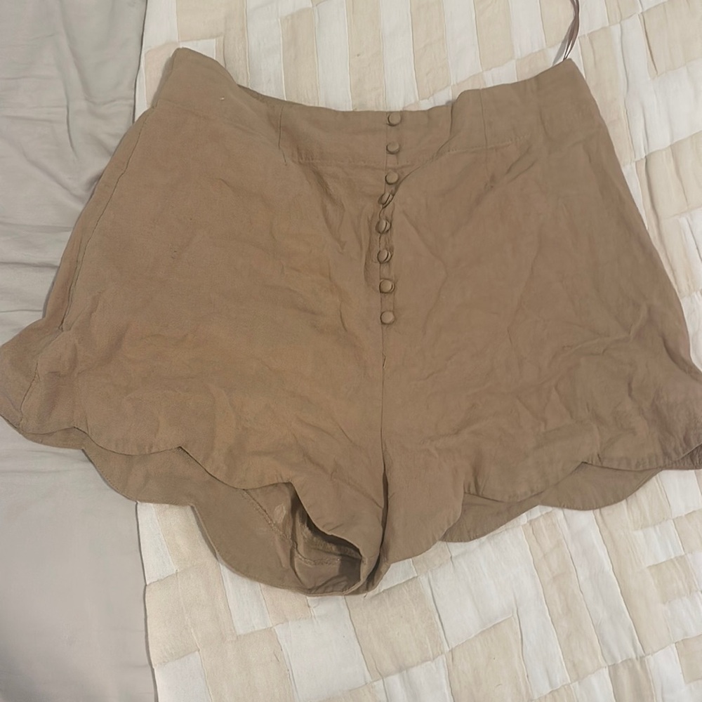 Scalloped tan Short